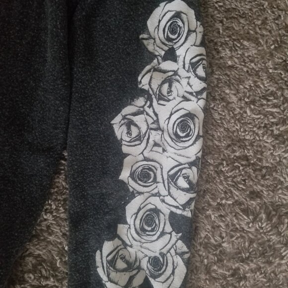 Wildfox Gray Sweater with Flowers, Size Small, Good Condition - Picture 3 of 4